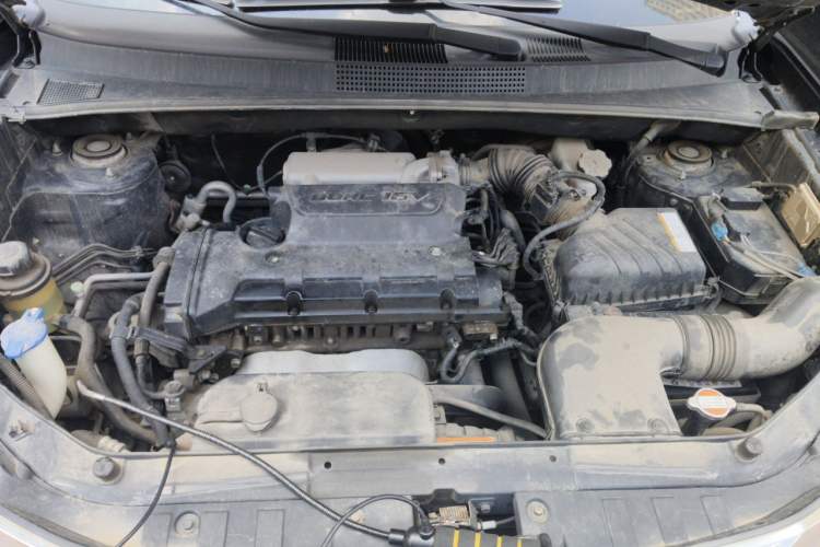 Used Hyundai Tucson 2013 2.0L Manual Two-Wheel Drive Fashion Edition Engine Bay