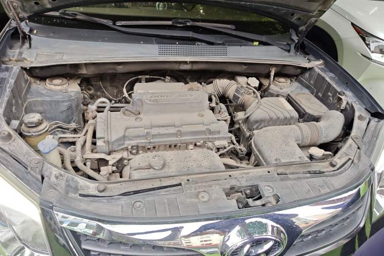 Used Hyundai Tucson 2013 2.0L Manual Two-Wheel Drive Fashion Edition Engine Bay