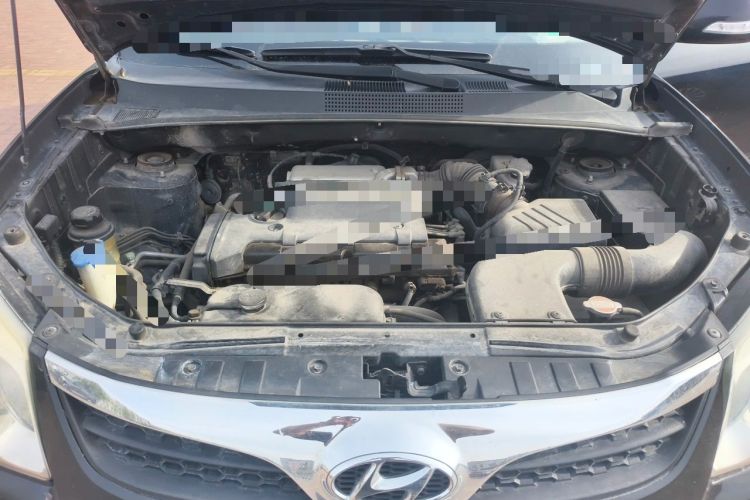 Used Hyundai Tucson 2013 2.0L Manual Two-Wheel Drive Fashion Edition Engine Bay