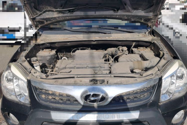 Used Hyundai Tucson 2013 2.0L Automatic Two-Wheel Drive Comfort Version Engine Bay
