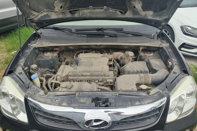 Used Hyundai Tucson 2013 2.0L Manual Two-Wheel Drive Fashion Edition Engine Bay