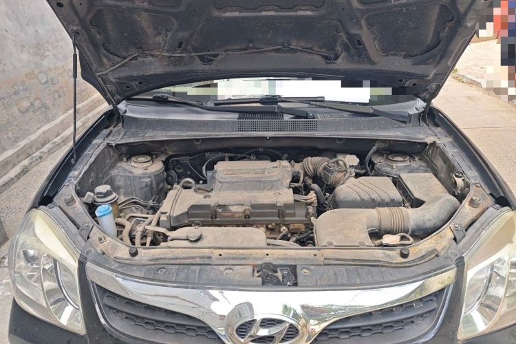 Used Hyundai Tucson 2013 2.0L Manual Two-Wheel Drive Fashion Edition Engine Bay