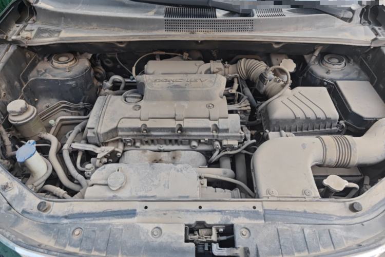 Used Hyundai Tucson 2013 2.0L Manual Two-Wheel Drive Fashion Edition Engine Bay