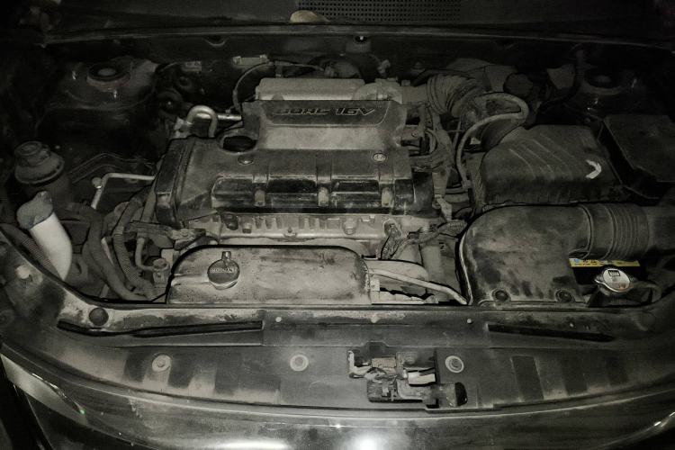 Used Hyundai Tucson 2013 2.0L Manual Two-Wheel Drive Fashion Edition Engine Bay