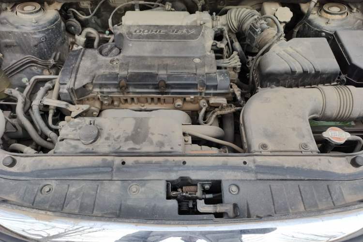 Used Hyundai Tucson 2013 2.0L Automatic Two-Wheel Drive Comfort Version Engine Bay