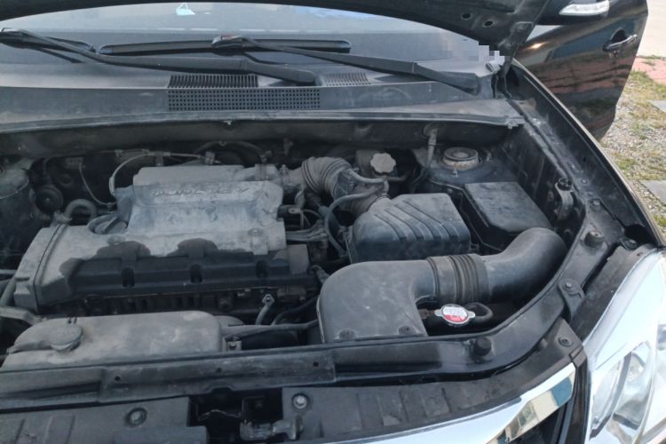 Used Hyundai Tucson 2013 2.0L Manual Two-Wheel Drive Fashion Edition Engine Bay Left