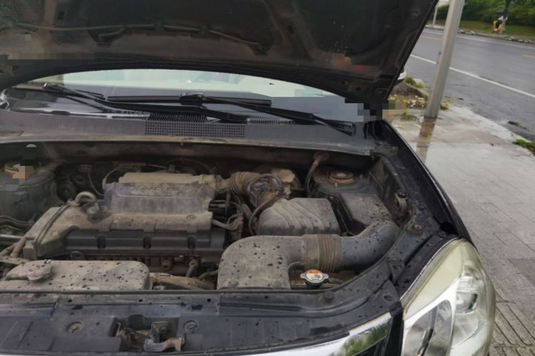 Used Hyundai Tucson 2013 2.0L Manual Two-Wheel Drive Fashion Edition Engine Bay Left