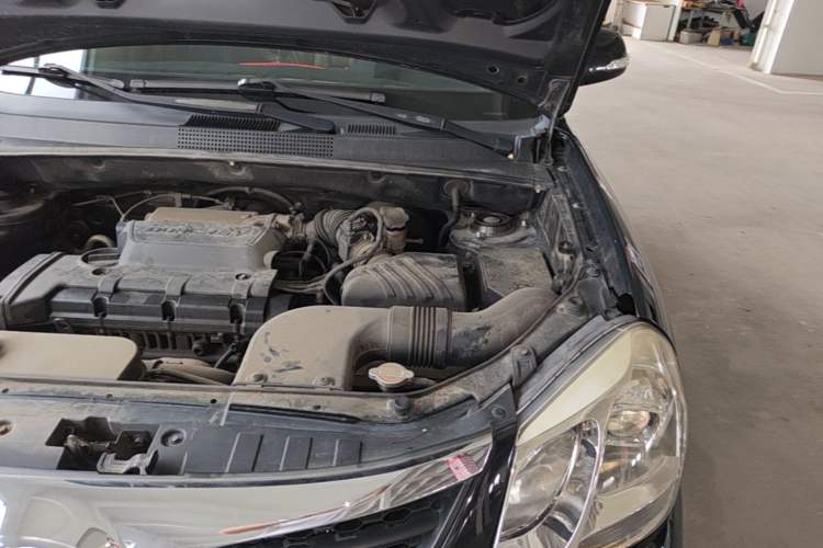 Used Hyundai Tucson 2013 2.0L Automatic Two-Wheel Drive Comfort Version Engine Bay Left
