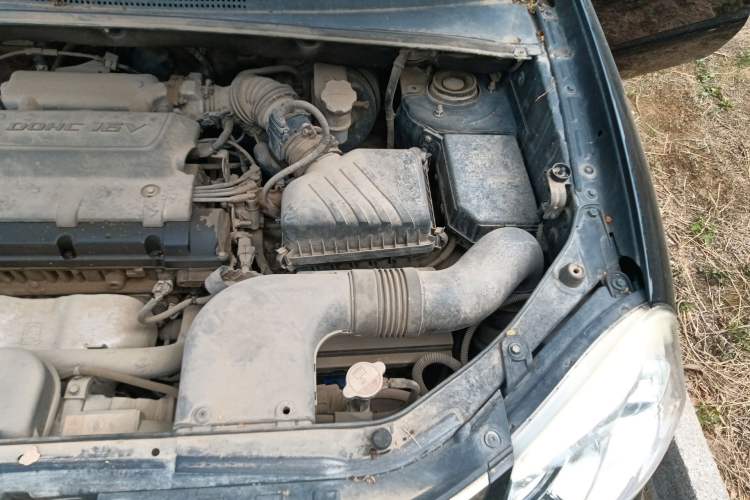 Used Hyundai Tucson 2013 2.0L Automatic Two-Wheel Drive Comfort Version Engine Bay Left