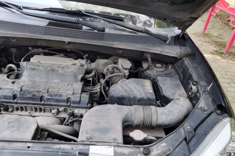 Used Hyundai Tucson 2013 2.0L Manual Two-Wheel Drive Fashion Edition Engine Bay Left