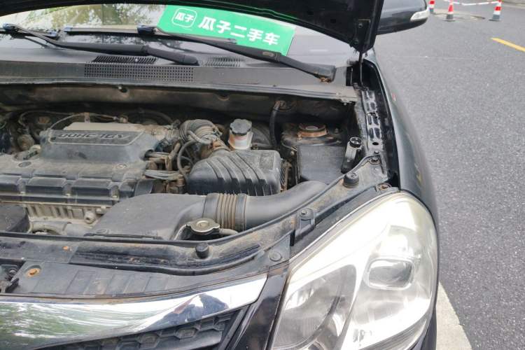 Used Hyundai Tucson 2013 2.0L Manual Two-Wheel Drive Fashion Edition Engine Bay Left