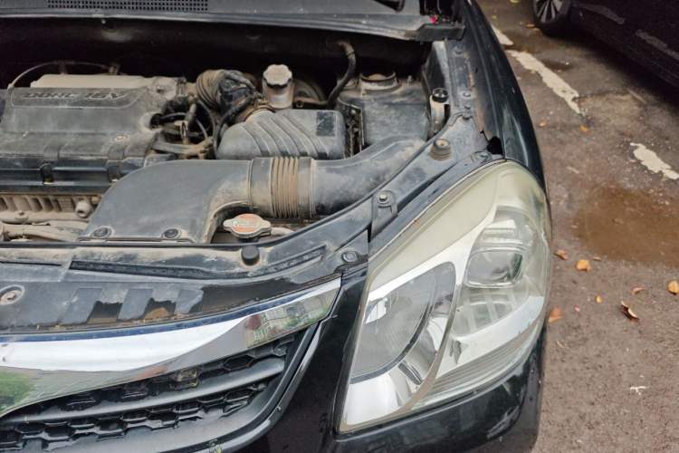 Used Hyundai Tucson 2013 2.0L Manual Two-Wheel Drive Comfort Version Engine Bay Left