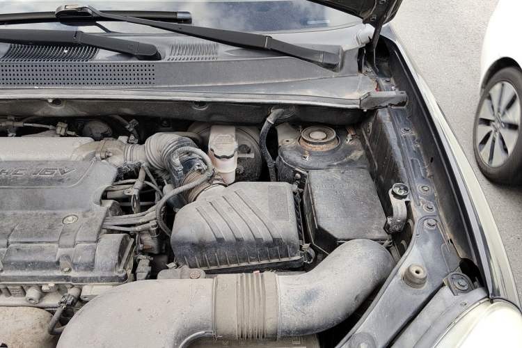 Used Hyundai Tucson 2013 2.0L Automatic Two-Wheel Drive Comfort Version Engine Bay Left
