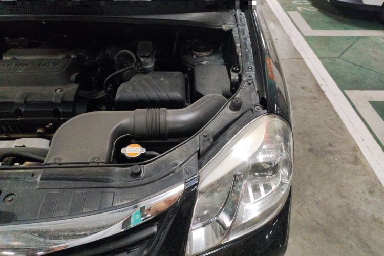 Used Hyundai Tucson 2013 2.0L Manual Two-Wheel Drive Fashion Edition Engine Bay Left