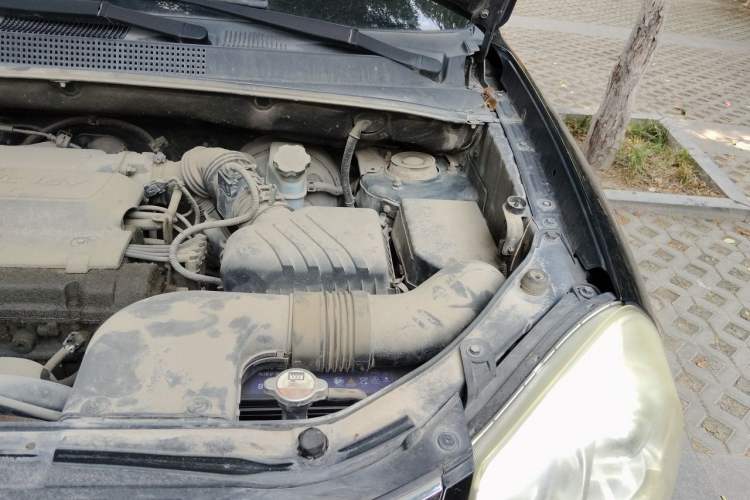 Used Hyundai Tucson 2013 2.0L Manual Two-Wheel Drive Fashion Edition Engine Bay Left