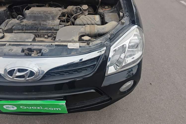 Used Hyundai Tucson 2013 2.0L Manual Two-Wheel Drive Fashion Edition Engine Bay Left