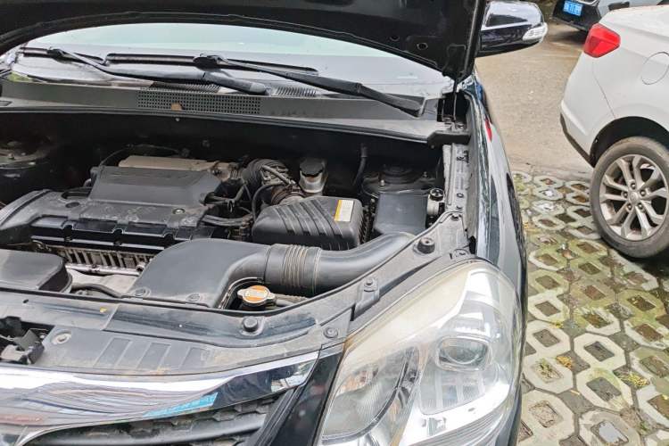 Used Hyundai Tucson 2013 2.0L Manual Two-Wheel Drive Fashion Edition Engine Bay Left