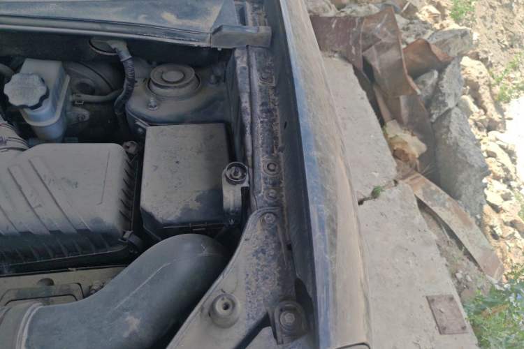 Used Hyundai Tucson 2013 2.0L Manual Two-Wheel Drive Fashion Edition Engine Bay Left