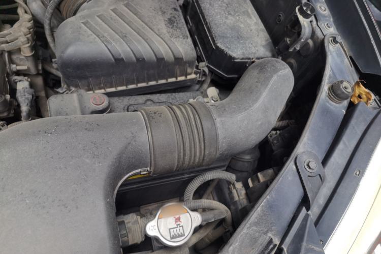 Used Hyundai Tucson 2013 2.0L Manual Two-Wheel Drive Fashion Edition Engine Bay Left