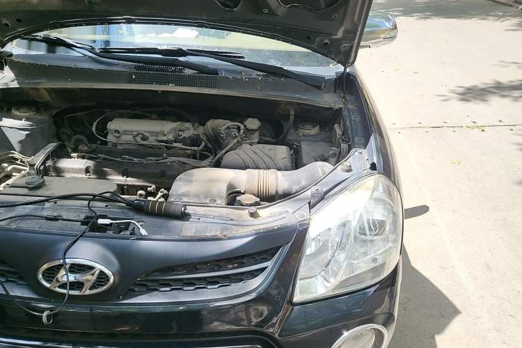 Used Hyundai Tucson 2013 2.0L Manual Two-Wheel Drive Fashion Edition Engine Bay Left