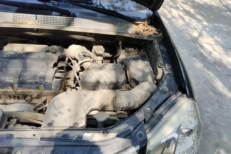 Used Hyundai Tucson 2013 2.0L Manual Two-Wheel Drive Fashion Edition Engine Bay Left