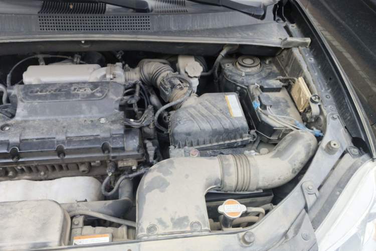 Used Hyundai Tucson 2013 2.0L Manual Two-Wheel Drive Fashion Edition Engine Bay Left