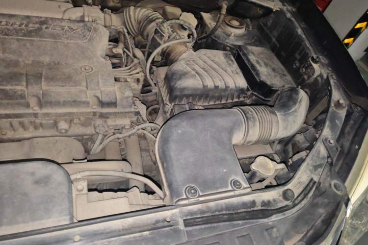Used Hyundai Tucson 2013 2.0L Manual Two-Wheel Drive Fashion Edition Engine Bay Left