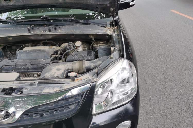 Used Hyundai Tucson 2013 2.0L Automatic Two-Wheel Drive Comfort Version Engine Bay Left