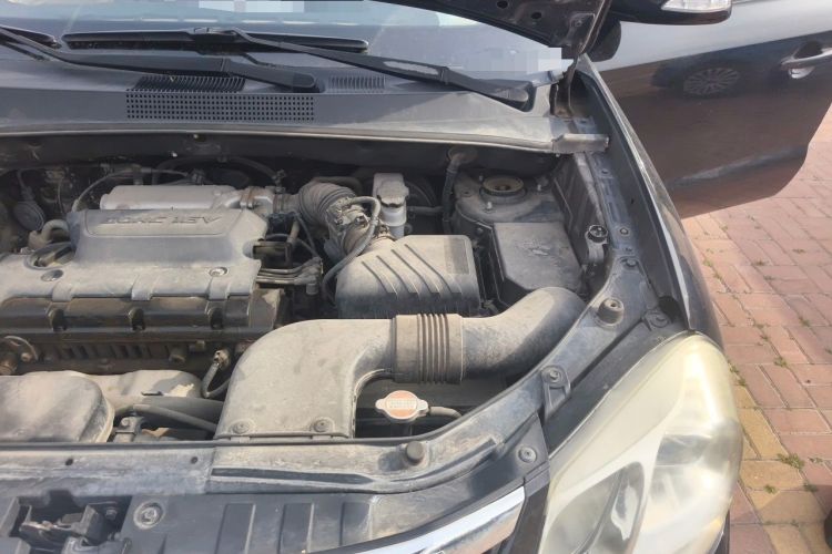 Used Hyundai Tucson 2013 2.0L Manual Two-Wheel Drive Fashion Edition Engine Bay Left
