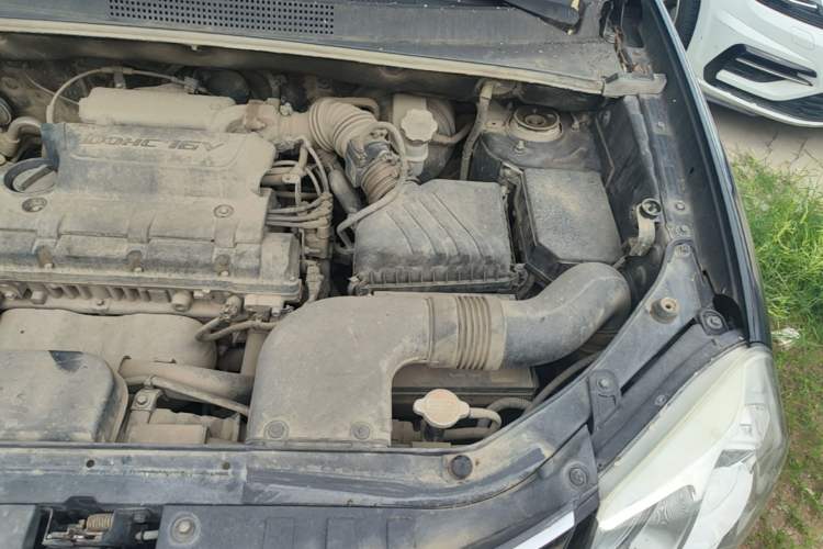 Used Hyundai Tucson 2013 2.0L Manual Two-Wheel Drive Fashion Edition Engine Bay Left