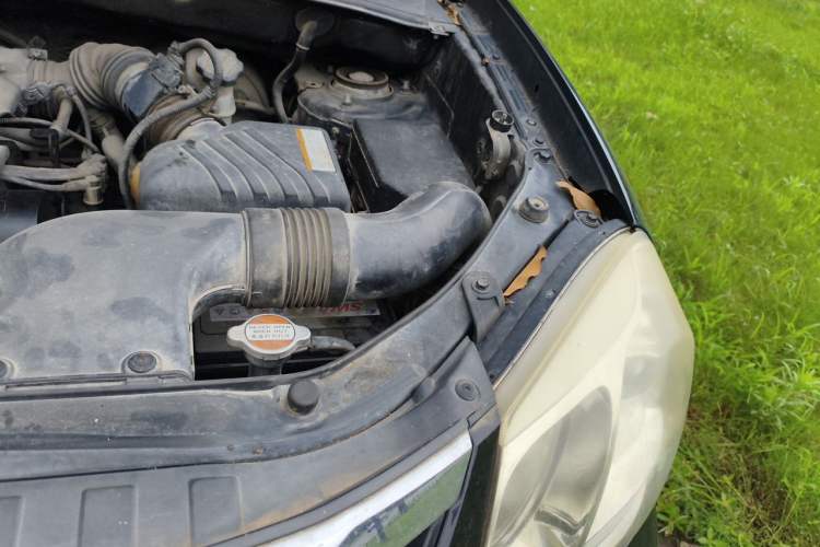 Used Hyundai Tucson 2013 2.0L Manual Two-Wheel Drive Fashion Edition Engine Bay Left