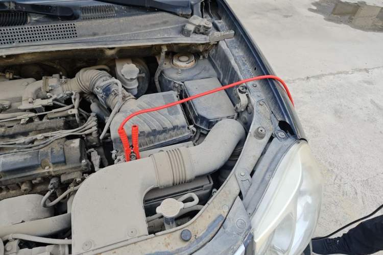 Used Hyundai Tucson 2013 2.0L Automatic Two-Wheel Drive Comfort Version Engine Bay Left