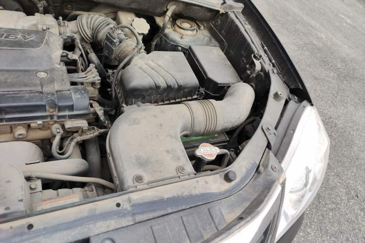 Used Hyundai Tucson 2013 2.0L Automatic Two-Wheel Drive Comfort Version Engine Bay Left