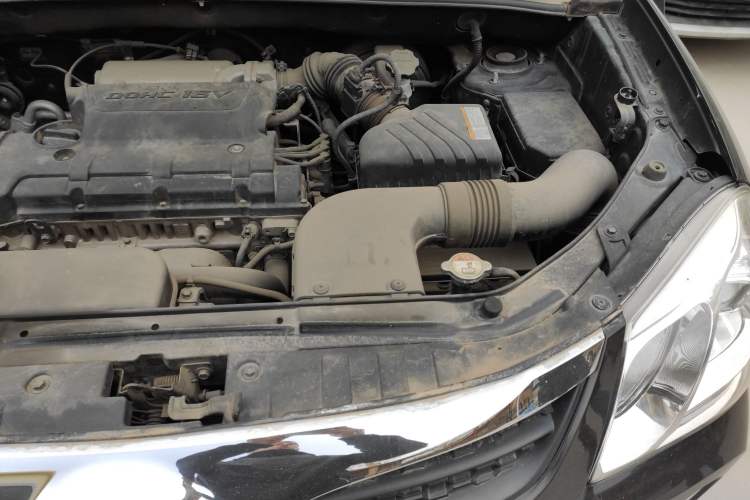 Used Hyundai Tucson 2013 2.0L Manual Two-Wheel Drive Fashion Edition Engine Bay Left