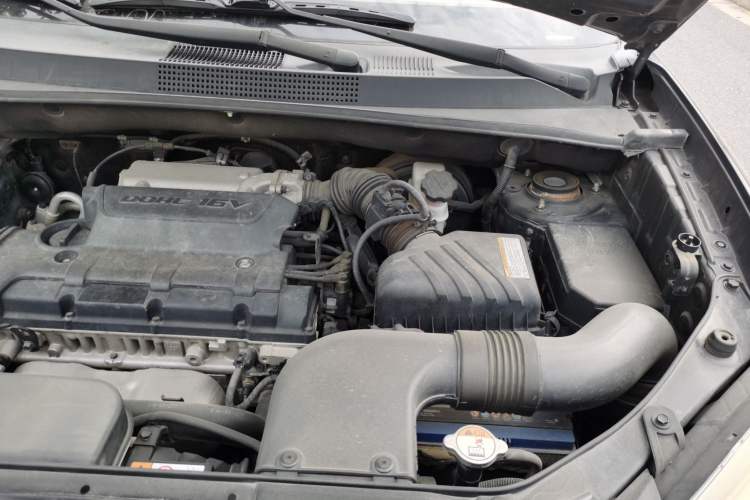 Used Hyundai Tucson 2013 2.0L Manual Two-Wheel Drive Fashion Edition Engine Bay Left