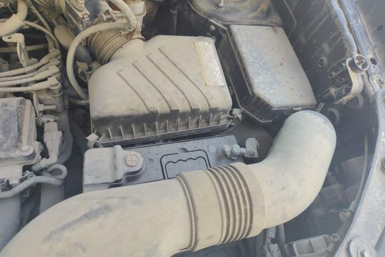 Used Hyundai Tucson 2013 2.0L Manual Two-Wheel Drive Fashion Edition Engine Bay Left