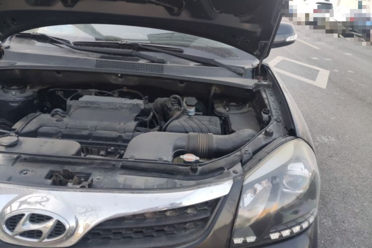 Used Hyundai Tucson 2013 2.0L Automatic Two-Wheel Drive Comfort Version Engine Bay Left