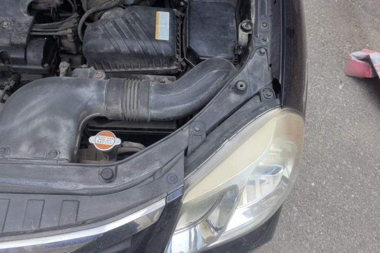Used Hyundai Tucson 2013 2.0L Manual Two-Wheel Drive Fashion Edition Engine Bay Left