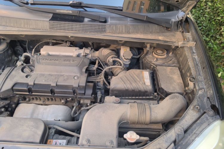 Used Hyundai Tucson 2013 2.0L Manual Two-Wheel Drive Fashion Edition Engine Bay Left