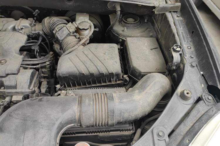 Used Hyundai Tucson 2013 2.0L Automatic Two-Wheel Drive Comfort Version Engine Bay Left