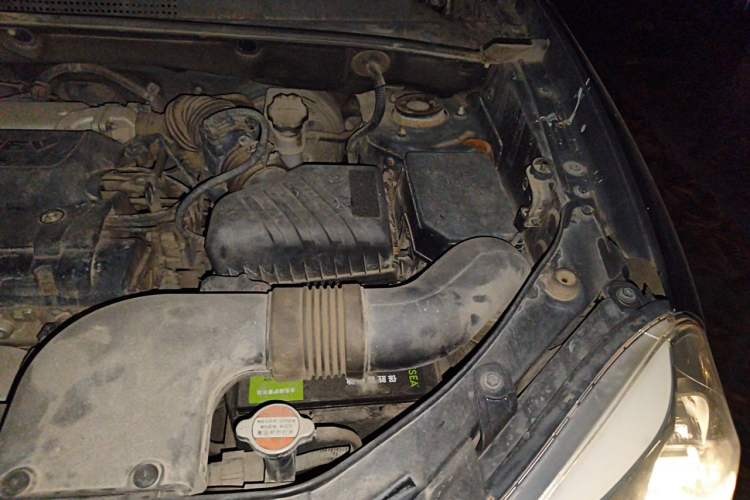 Used Hyundai Tucson 2013 2.0L Manual Two-Wheel Drive Fashion Edition Engine Bay Left