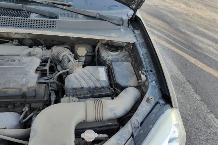 Used Hyundai Tucson 2013 2.0L Manual Two-Wheel Drive Fashion Edition Engine Bay Left