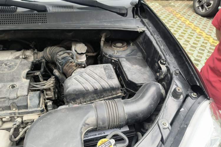 Used Hyundai Tucson 2013 2.0L Manual Two-Wheel Drive Fashion Edition Engine Bay Left