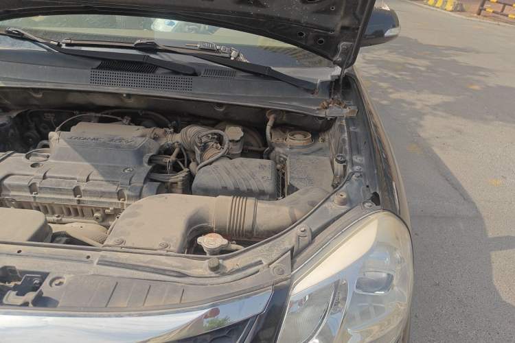 Used Hyundai Tucson 2013 2.0L Manual Two-Wheel Drive Fashion Edition Engine Bay Left