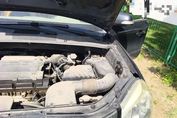 Used Hyundai Tucson 2013 2.0L Manual Two-Wheel Drive Fashion Edition Engine Bay Left