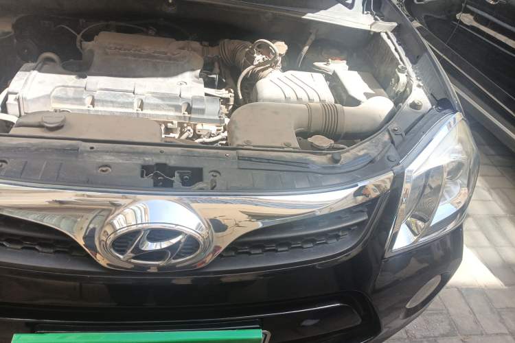 Used Hyundai Tucson 2013 2.0L Automatic Two-Wheel Drive Comfort Version Engine Bay Left