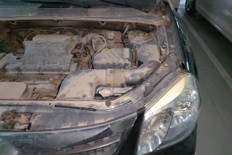 Used Hyundai Tucson 2013 2.0L Manual Two-Wheel Drive Fashion Edition Engine Bay Left