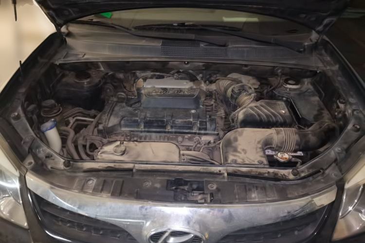 Used Hyundai Tucson 2013 2.0L Manual Two-Wheel Drive Fashion Edition Engine Bay
