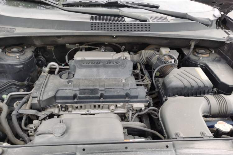Used Hyundai Tucson 2013 2.0L Manual Two-Wheel Drive Fashion Edition Engine Bay