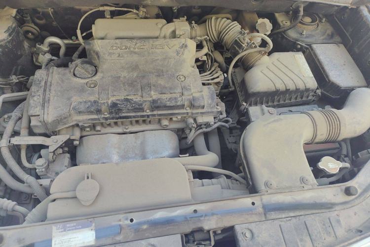Used Hyundai Tucson 2013 2.0L Manual Two-Wheel Drive Fashion Edition Engine Bay